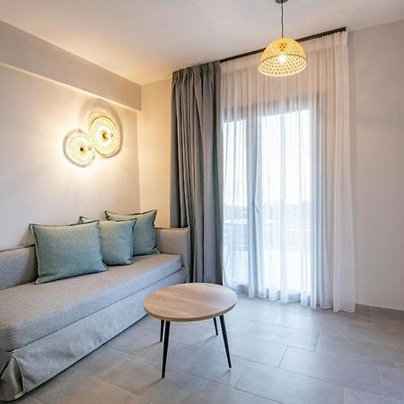 Heraclea Luxury Suites Nea Iraklia Exterior foto