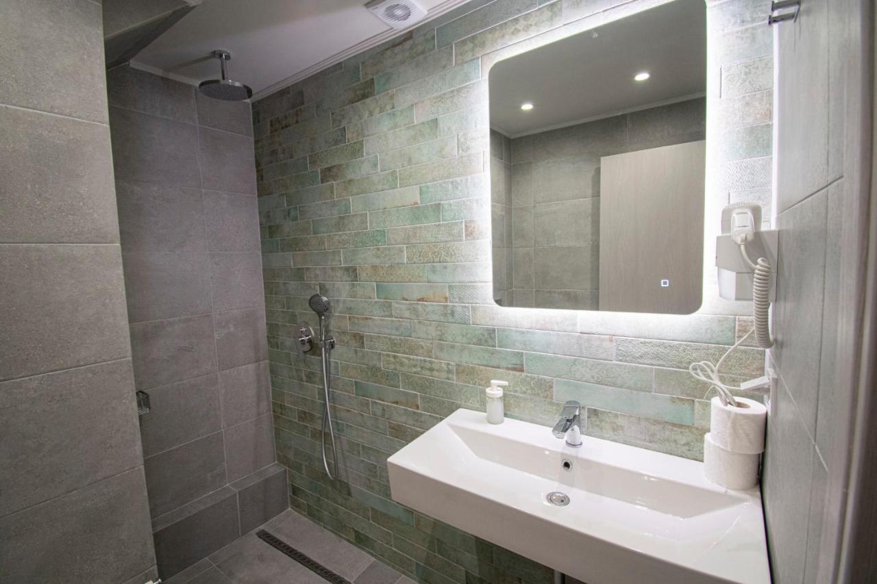 Heraclea Luxury Suites Nea Iraklia Exterior foto