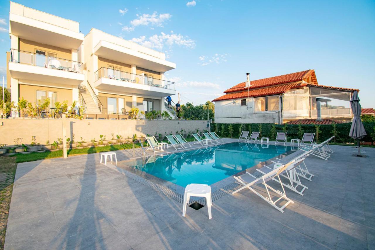 Heraclea Luxury Suites Nea Iraklia Exterior foto
