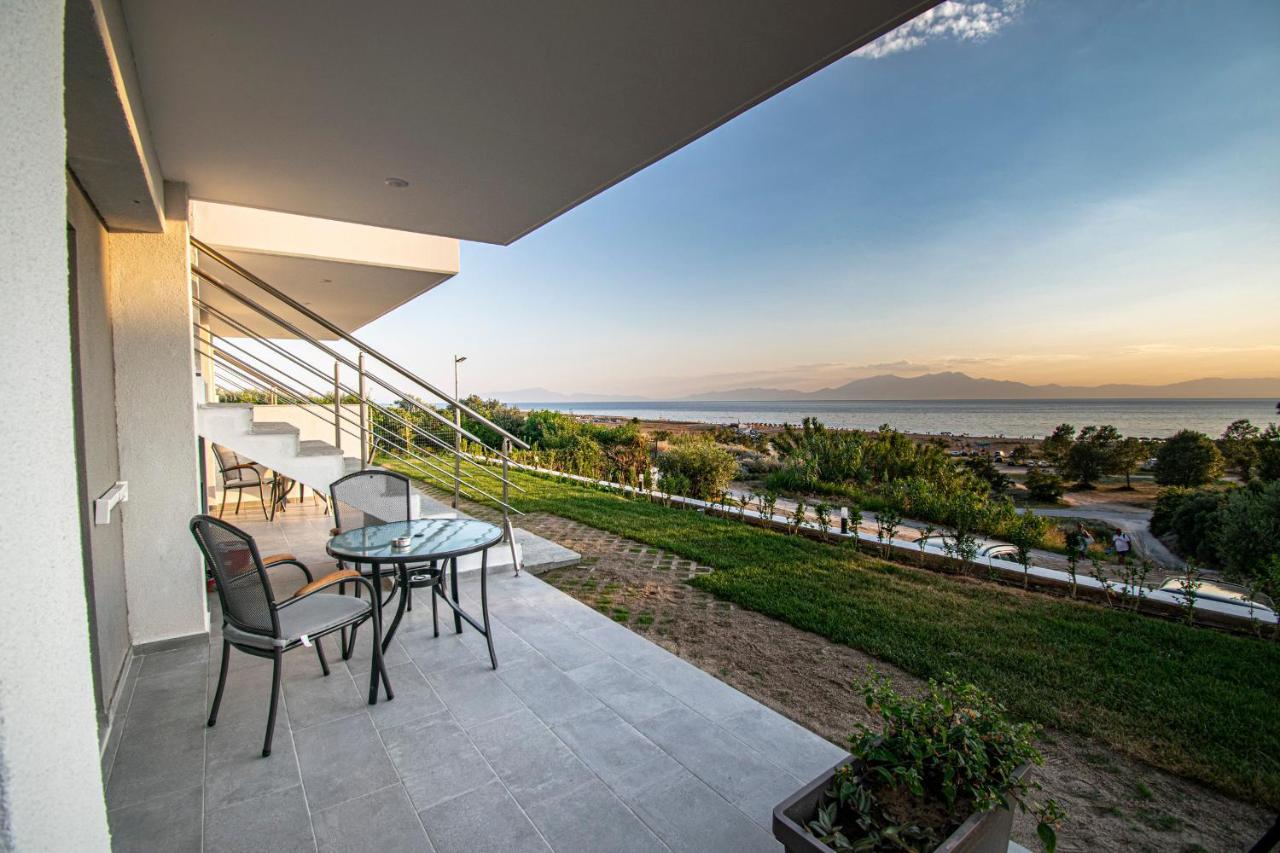 Heraclea Luxury Suites Nea Iraklia Exterior foto